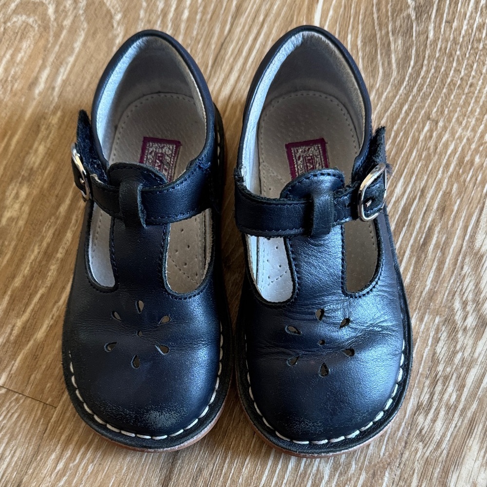 Lamour navy Mary Jane’s toddler shoes